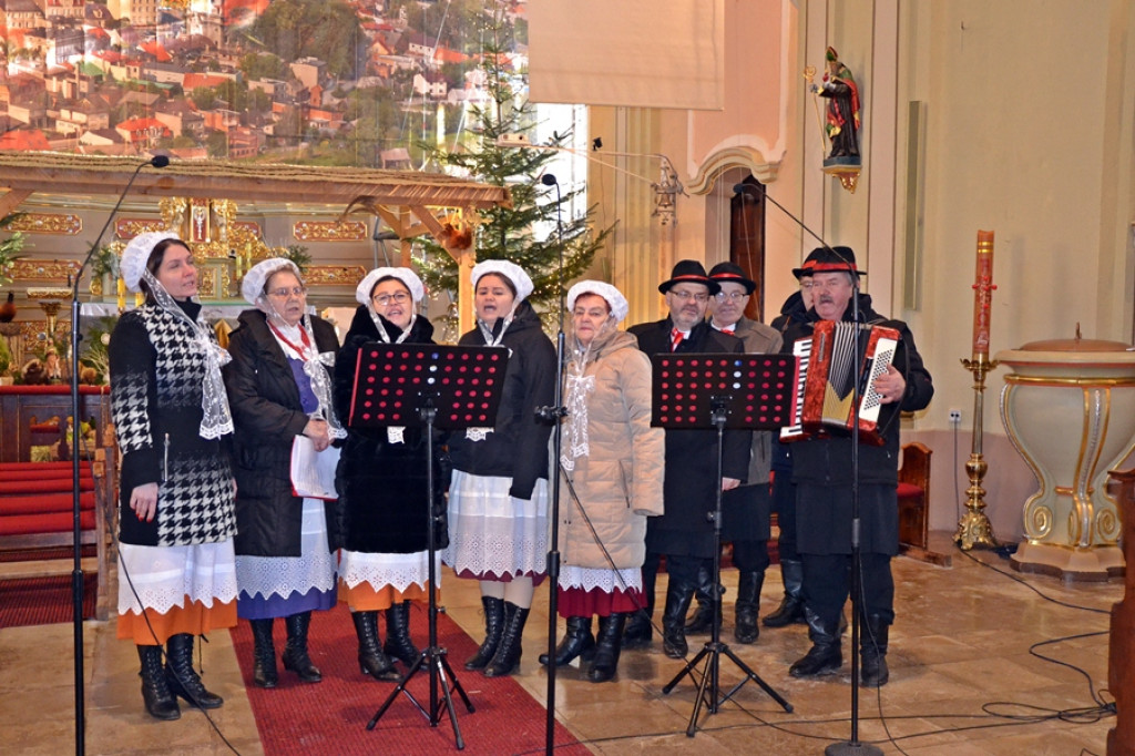 Zespół Doruchowianie kolędował w mikstackiej farze