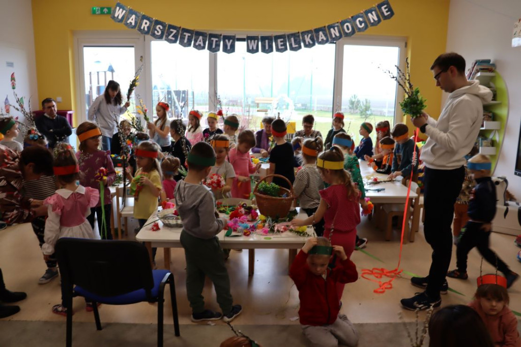 W przedszkolu dekorowali palmy