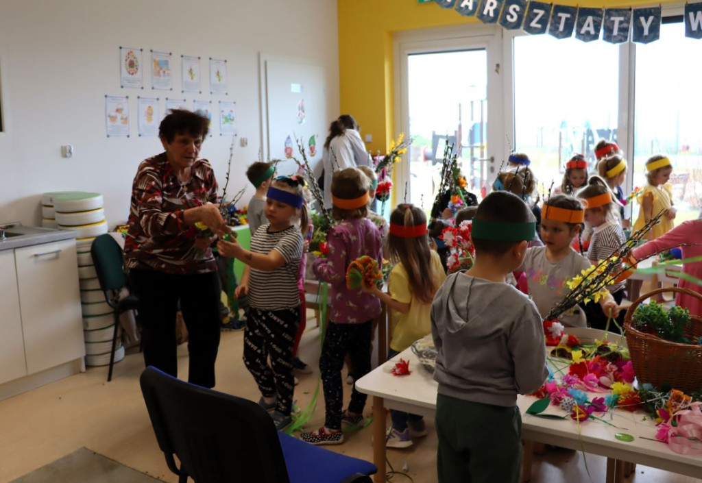 W przedszkolu dekorowali palmy