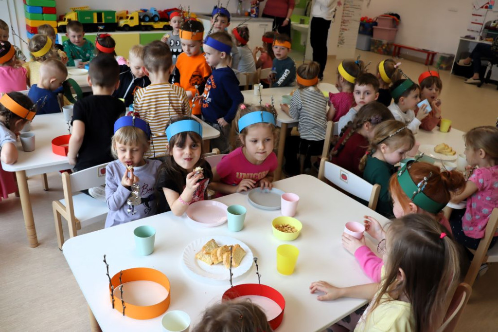 W przedszkolu dekorowali palmy
