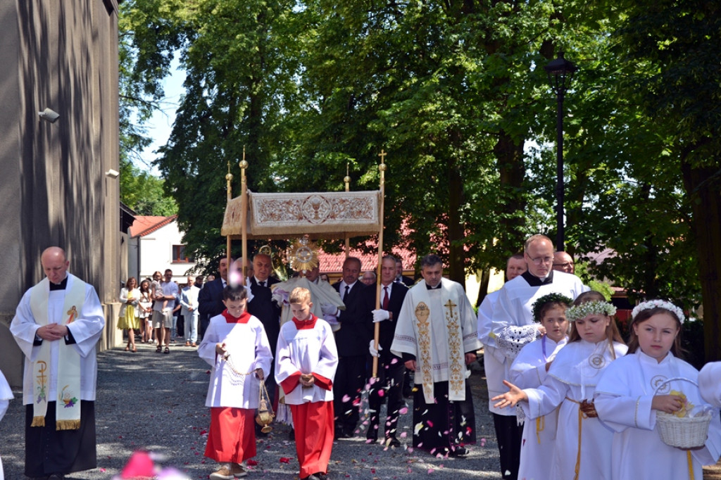 Mały odpust w dużym kościele…