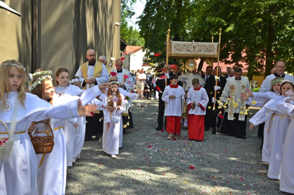 Mały odpust w dużym kościele…