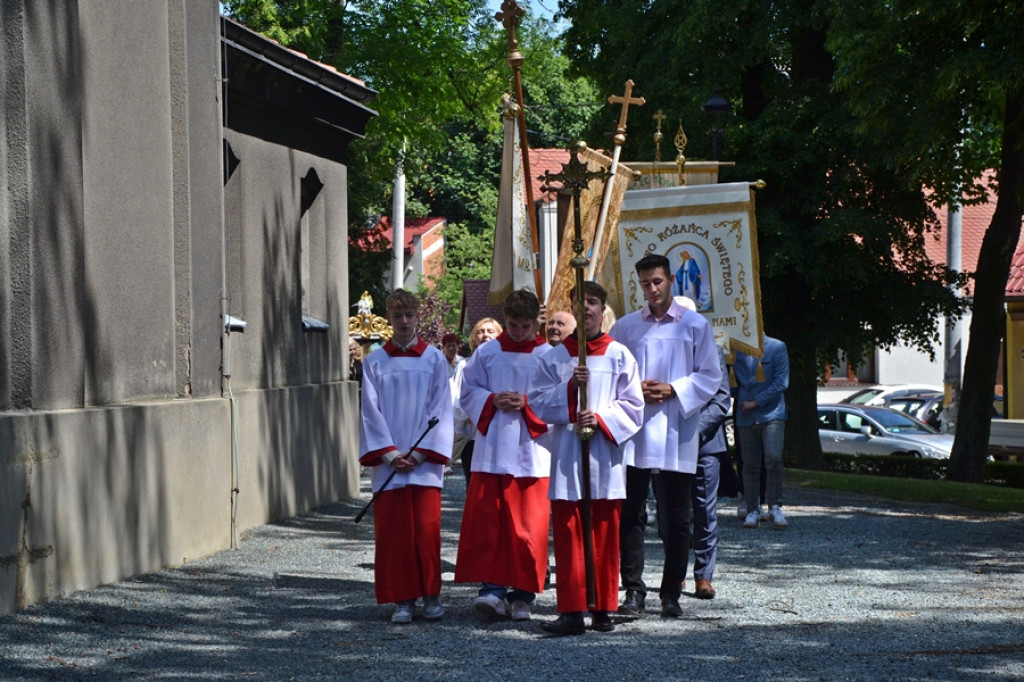 Mały odpust w dużym kościele…