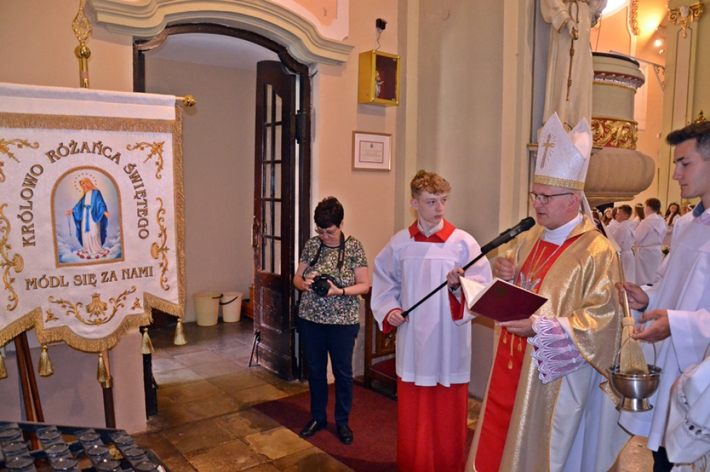 Mały odpust w dużym kościele…