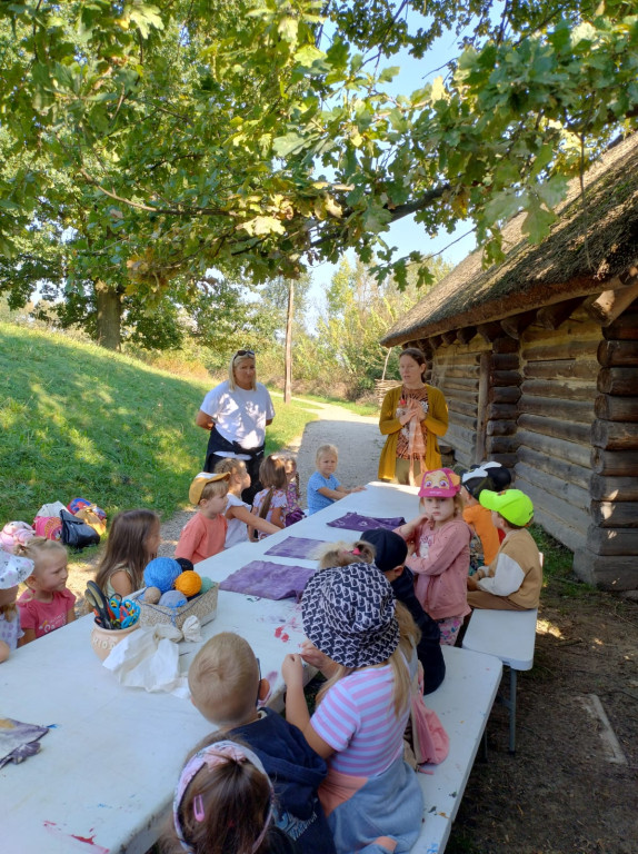 Przedszkolaki w Rezerwacie Archeologicznym