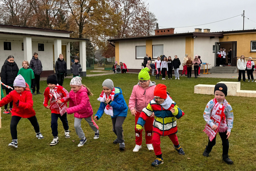 Bieg Niepodległości w Szkole w Marszałkach