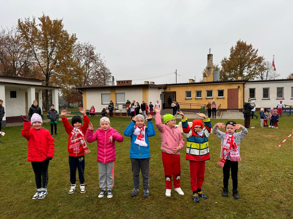 Bieg Niepodległości w Szkole w Marszałkach