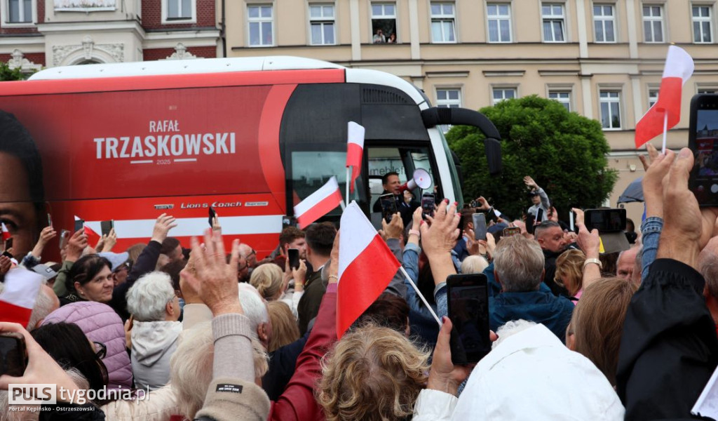 Rafał Trzaskowski na kępińskim rynku