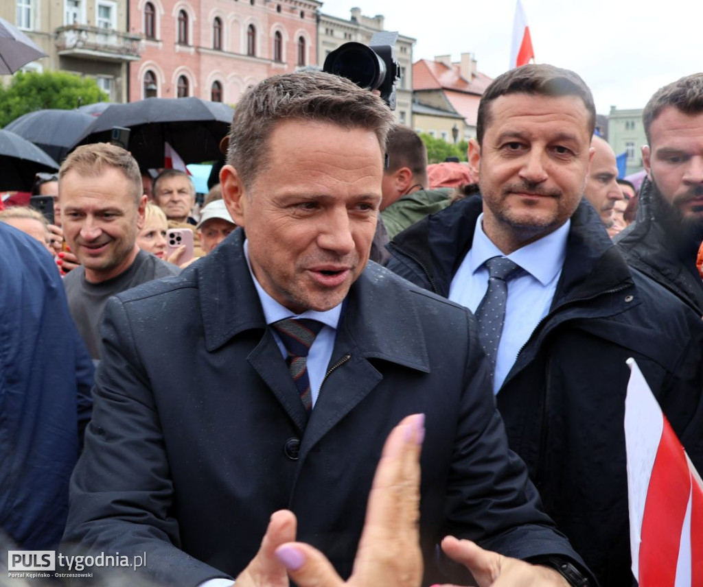 Rafał Trzaskowski na kępińskim rynku