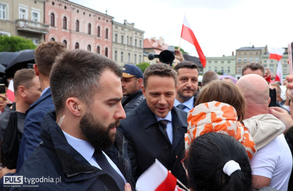 Rafał Trzaskowski na kępińskim rynku