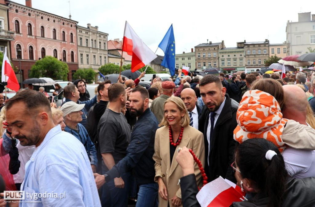 Rafał Trzaskowski na kępińskim rynku