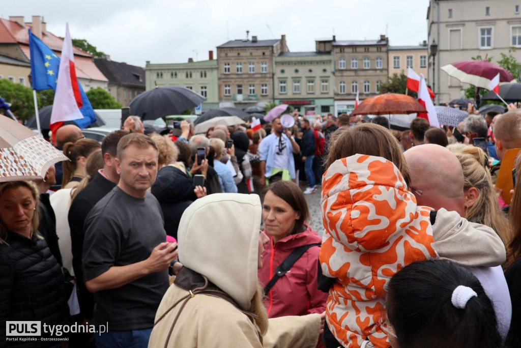 Rafał Trzaskowski na kępińskim rynku
