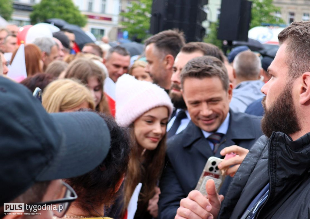 Rafał Trzaskowski na kępińskim rynku
