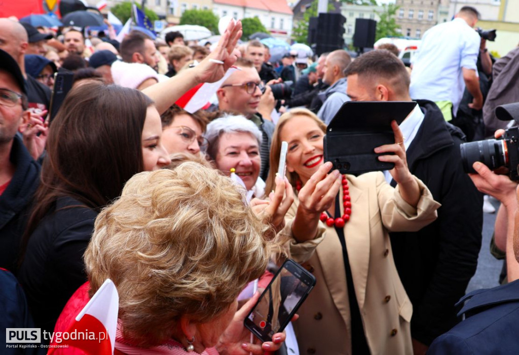 Rafał Trzaskowski na kępińskim rynku