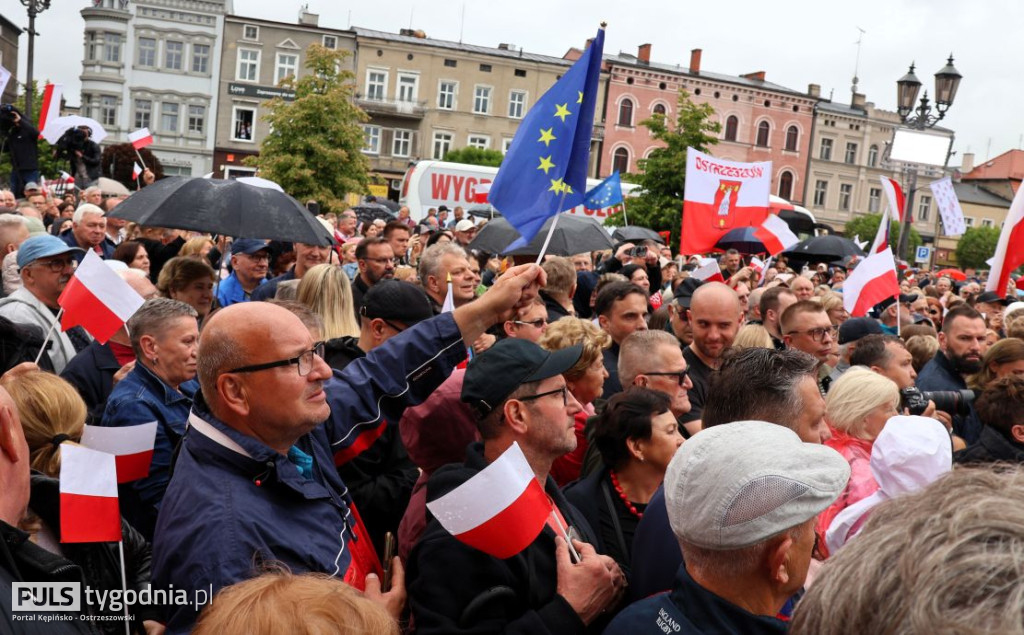 Rafał Trzaskowski na kępińskim rynku
