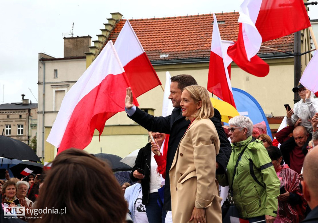 Rafał Trzaskowski na kępińskim rynku