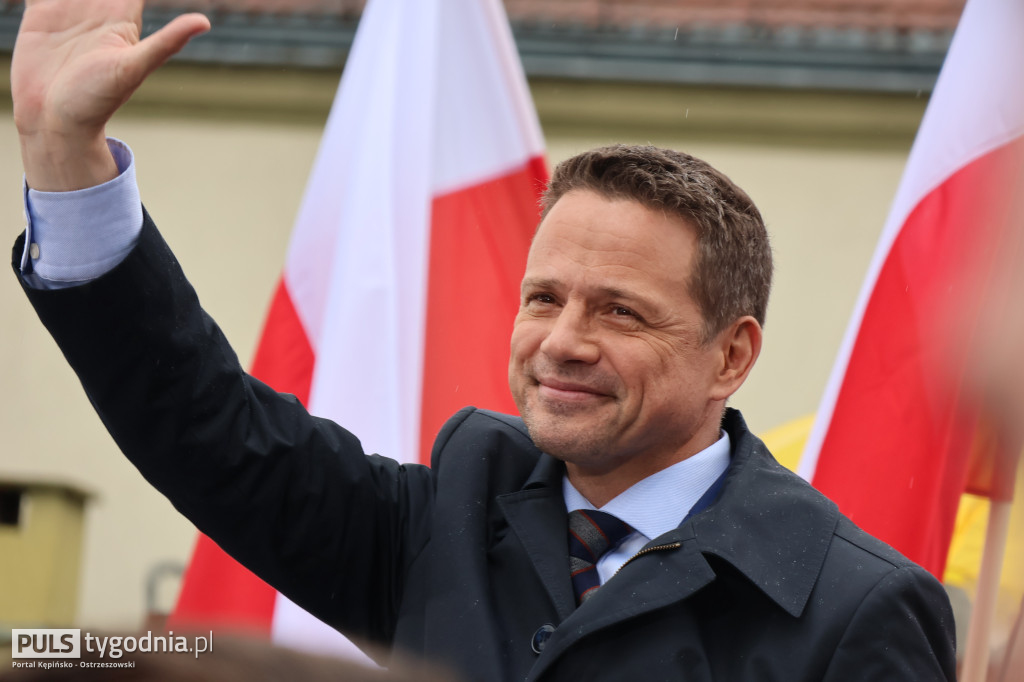 Rafał Trzaskowski na kępińskim rynku