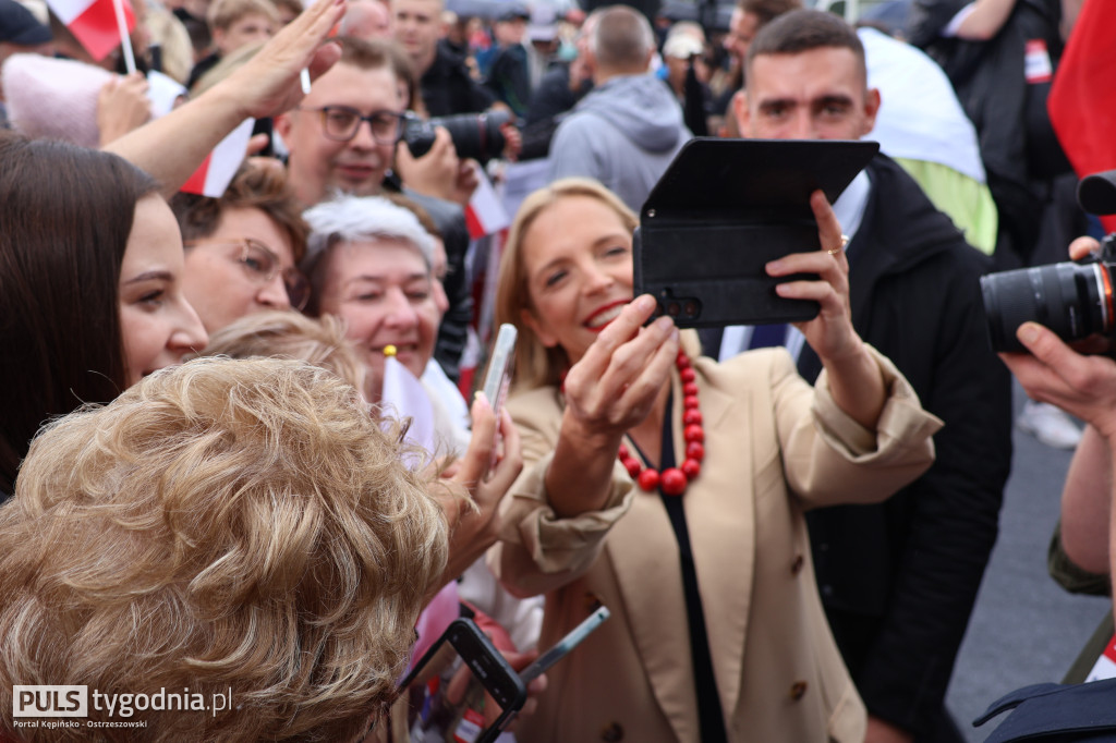 Rafał Trzaskowski na kępińskim rynku