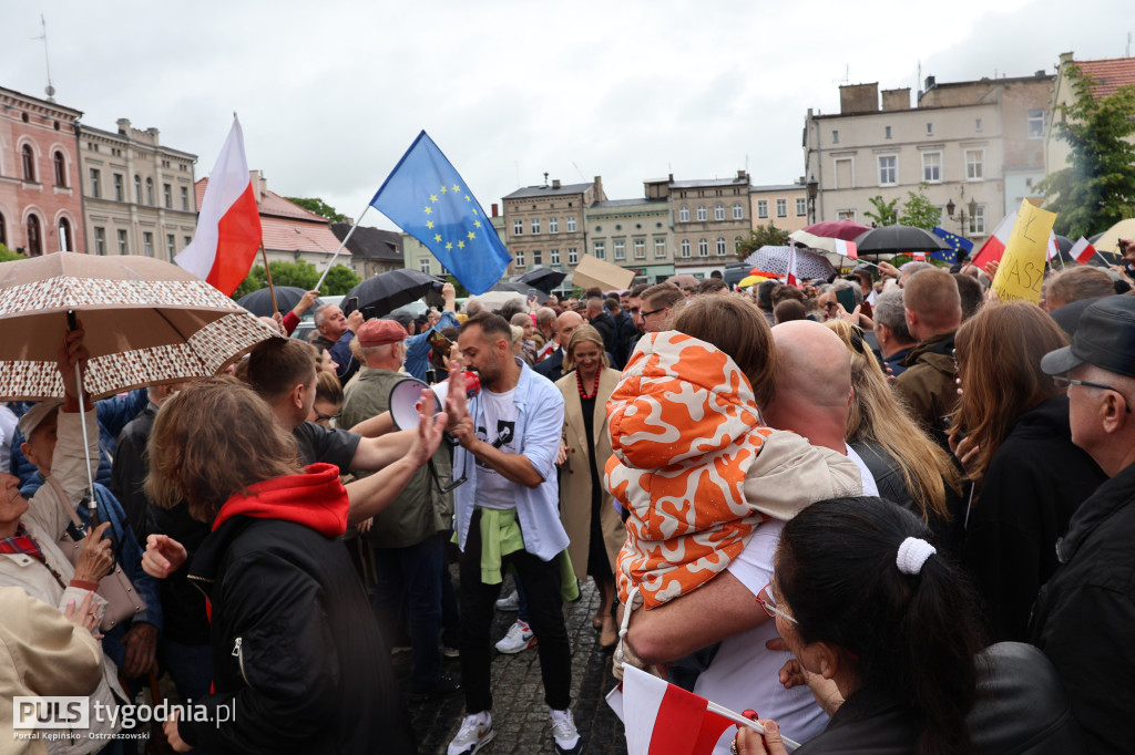 Rafał Trzaskowski na kępińskim rynku