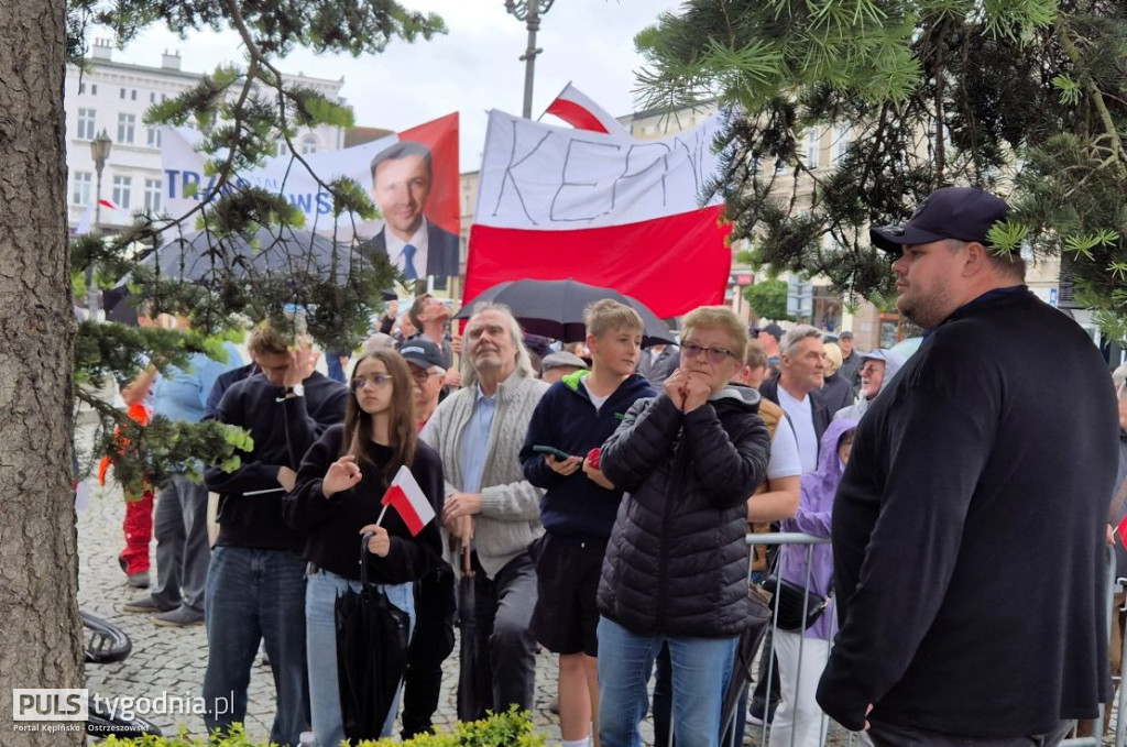 Rafał Trzaskowski na kępińskim rynku