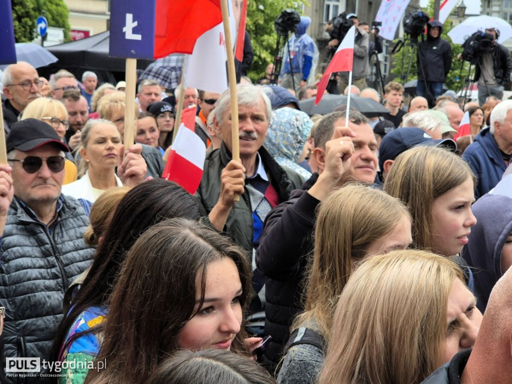 Rafał Trzaskowski na kępińskim rynku