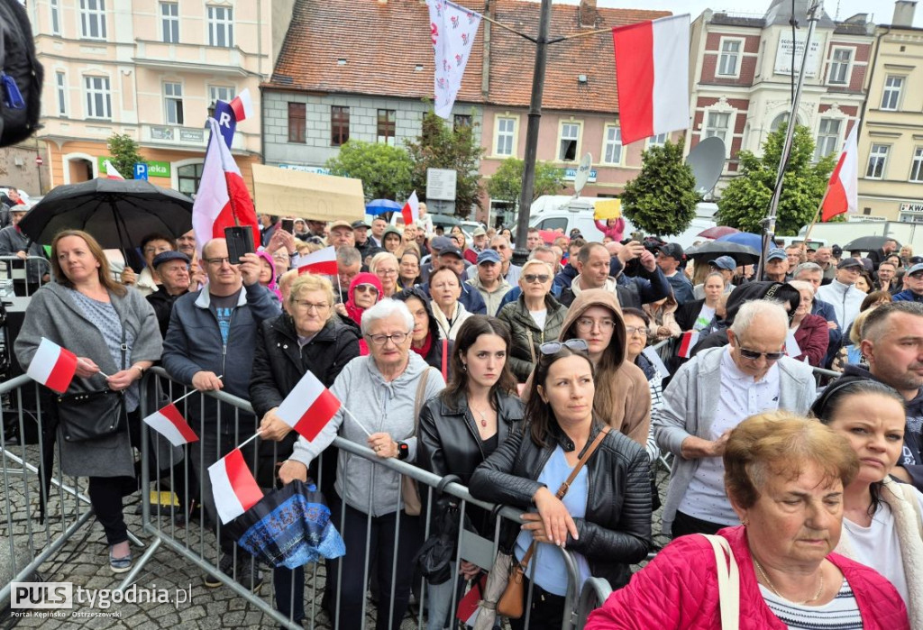 Rafał Trzaskowski na kępińskim rynku
