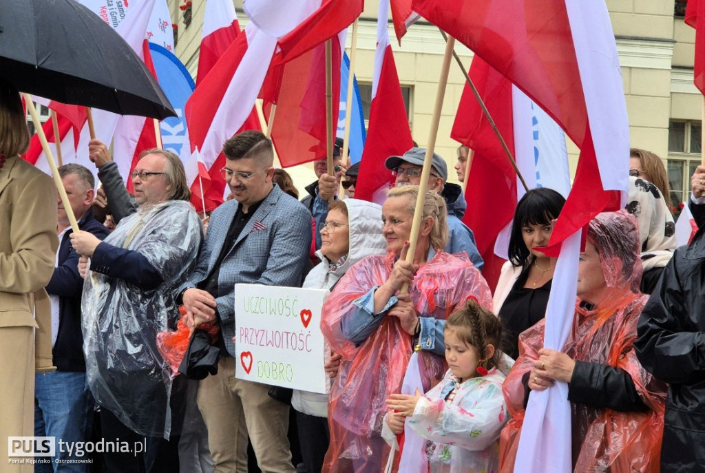 Rafał Trzaskowski na kępińskim rynku