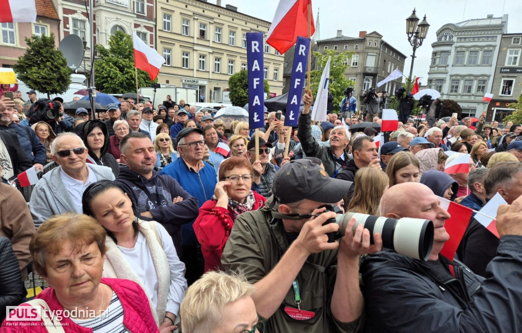 Rafał Trzaskowski na kępińskim rynku