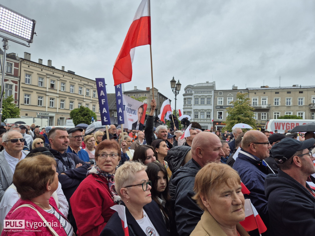 Rafał Trzaskowski na kępińskim rynku