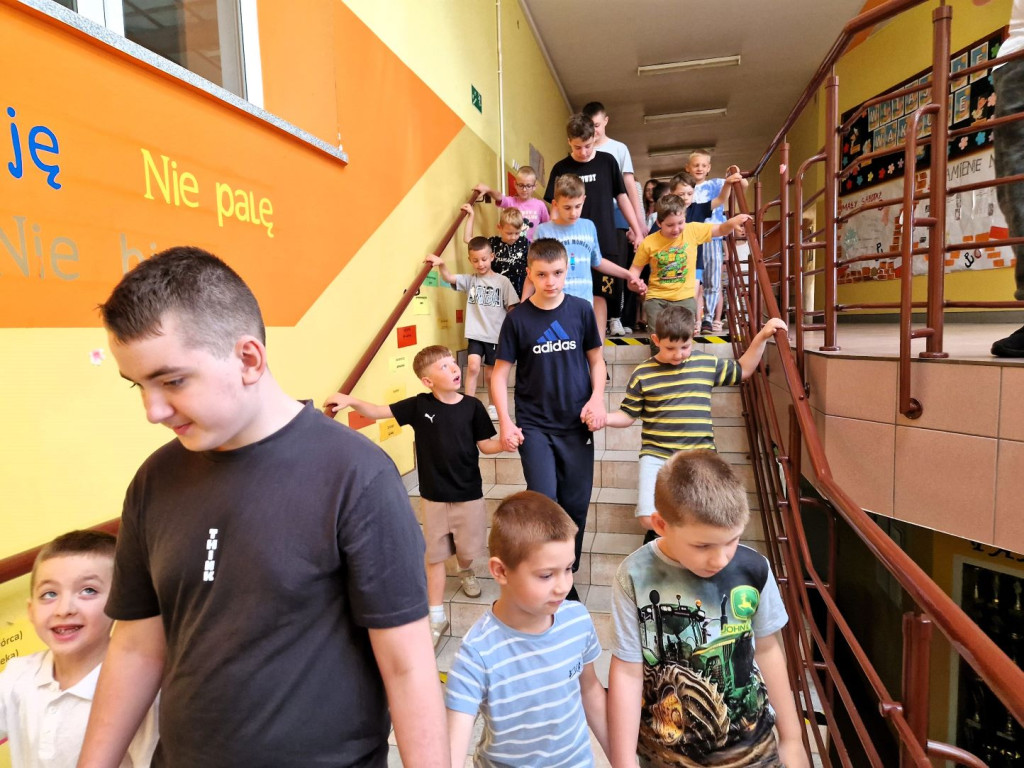 Przyszli pierwszoklasiści w szkole w Kraszewicach