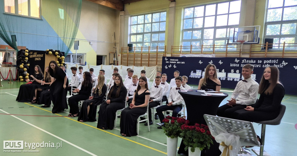 Pożegnanie absolwentów szkoły w Kraszewicach