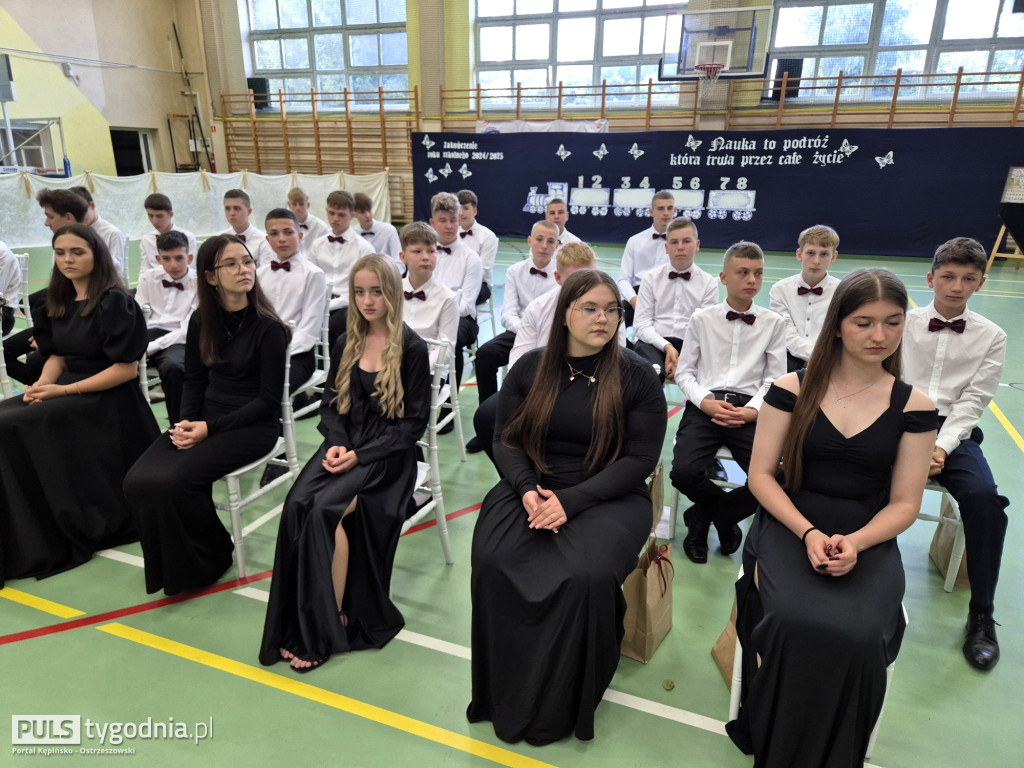 Pożegnanie absolwentów szkoły w Kraszewicach