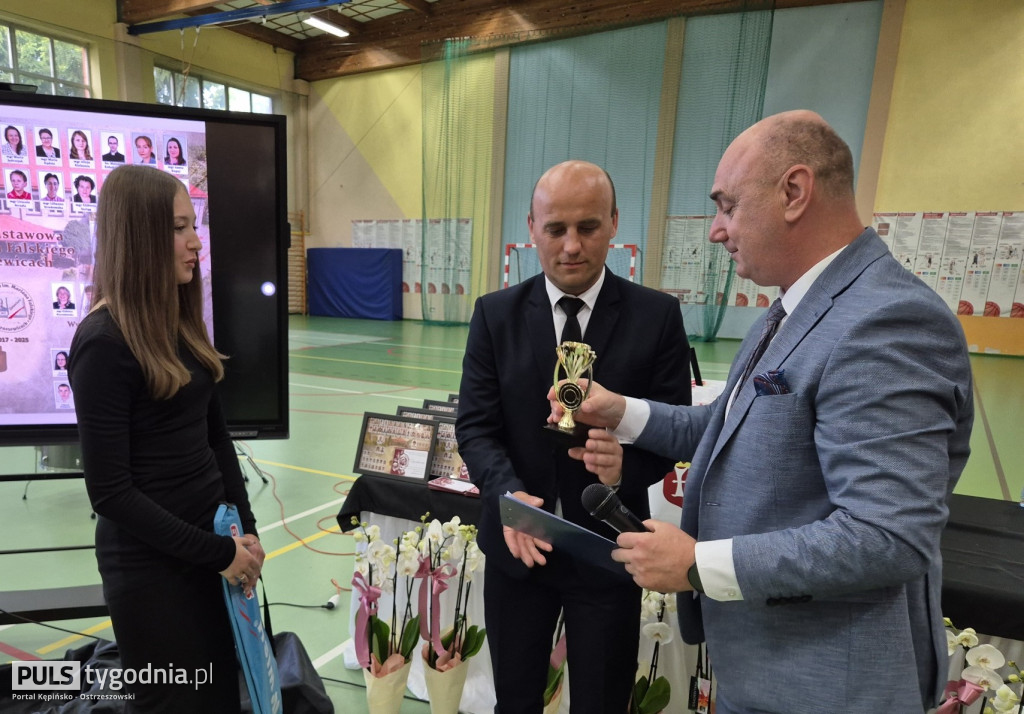 Pożegnanie absolwentów szkoły w Kraszewicach