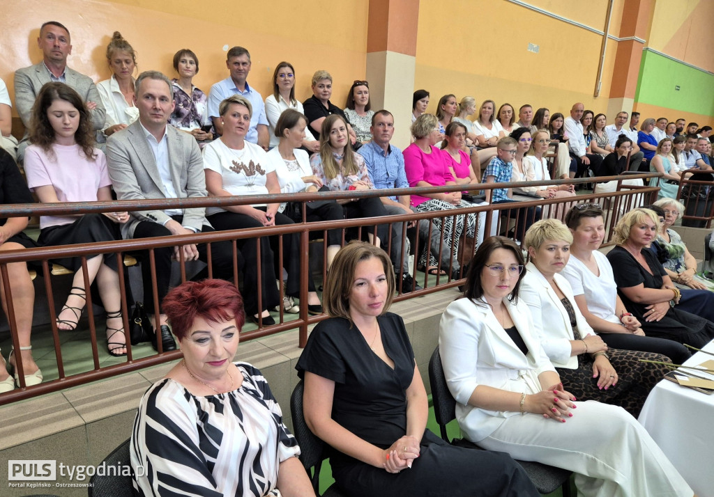 Pożegnanie absolwentów szkoły w Kraszewicach