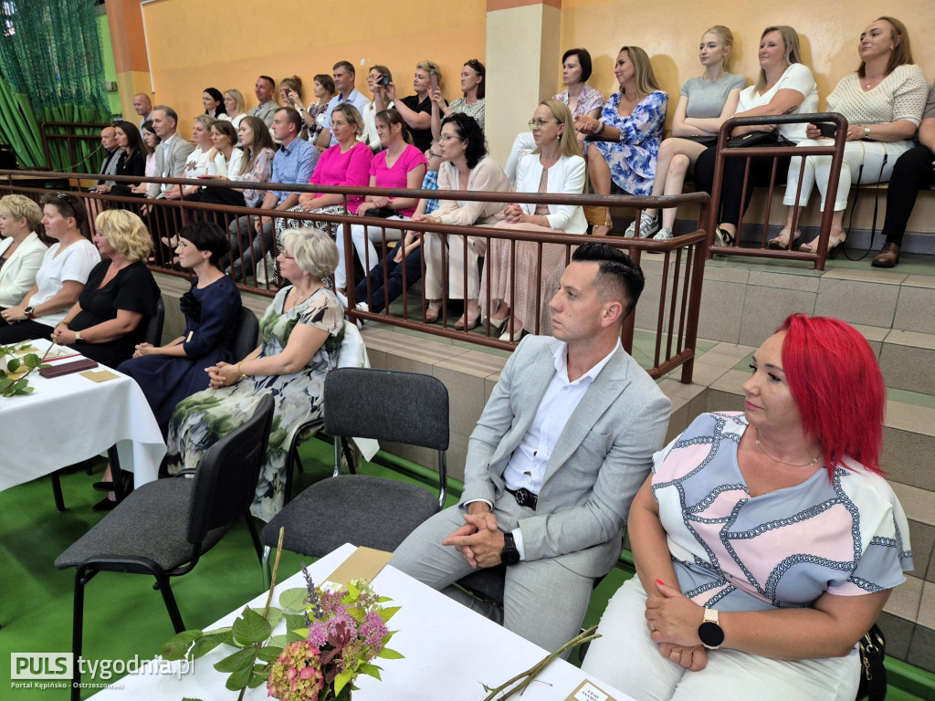 Pożegnanie absolwentów szkoły w Kraszewicach