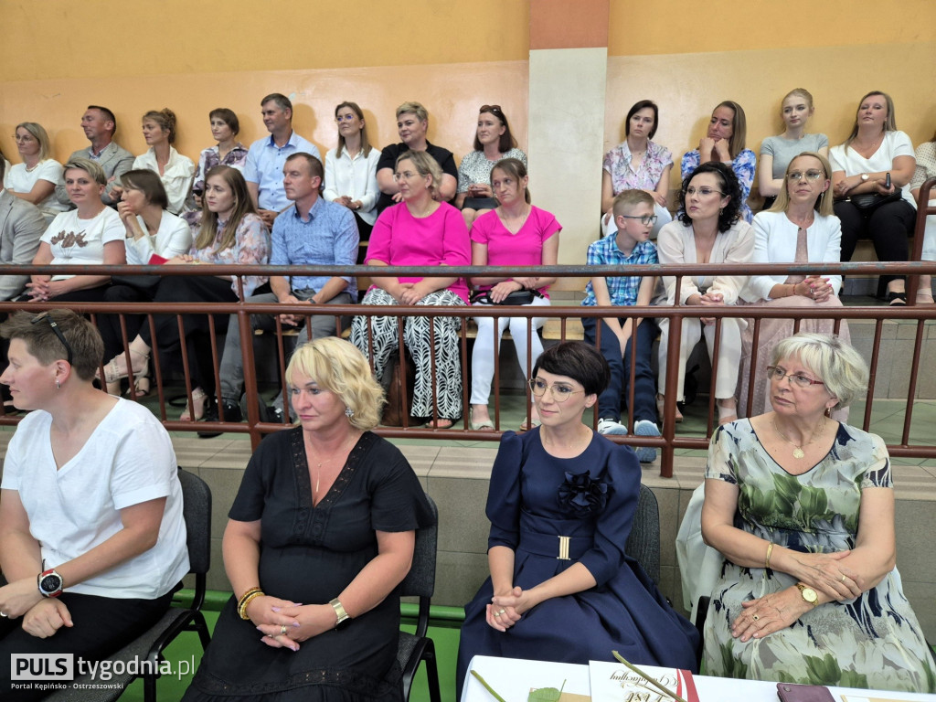 Pożegnanie absolwentów szkoły w Kraszewicach