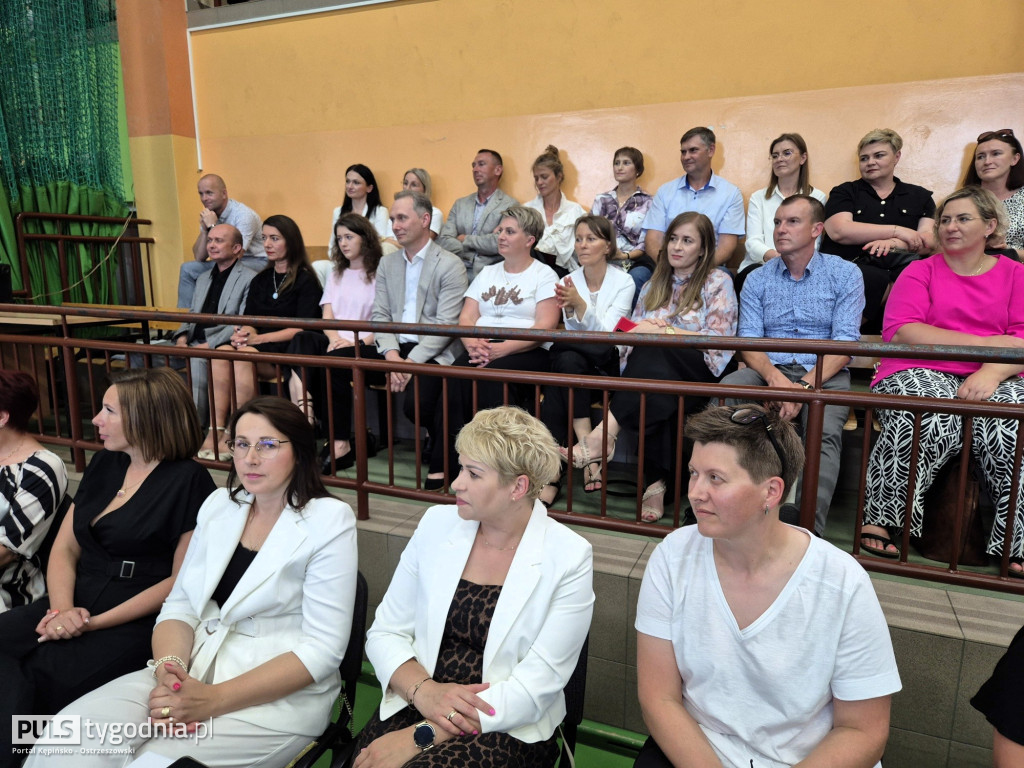 Pożegnanie absolwentów szkoły w Kraszewicach