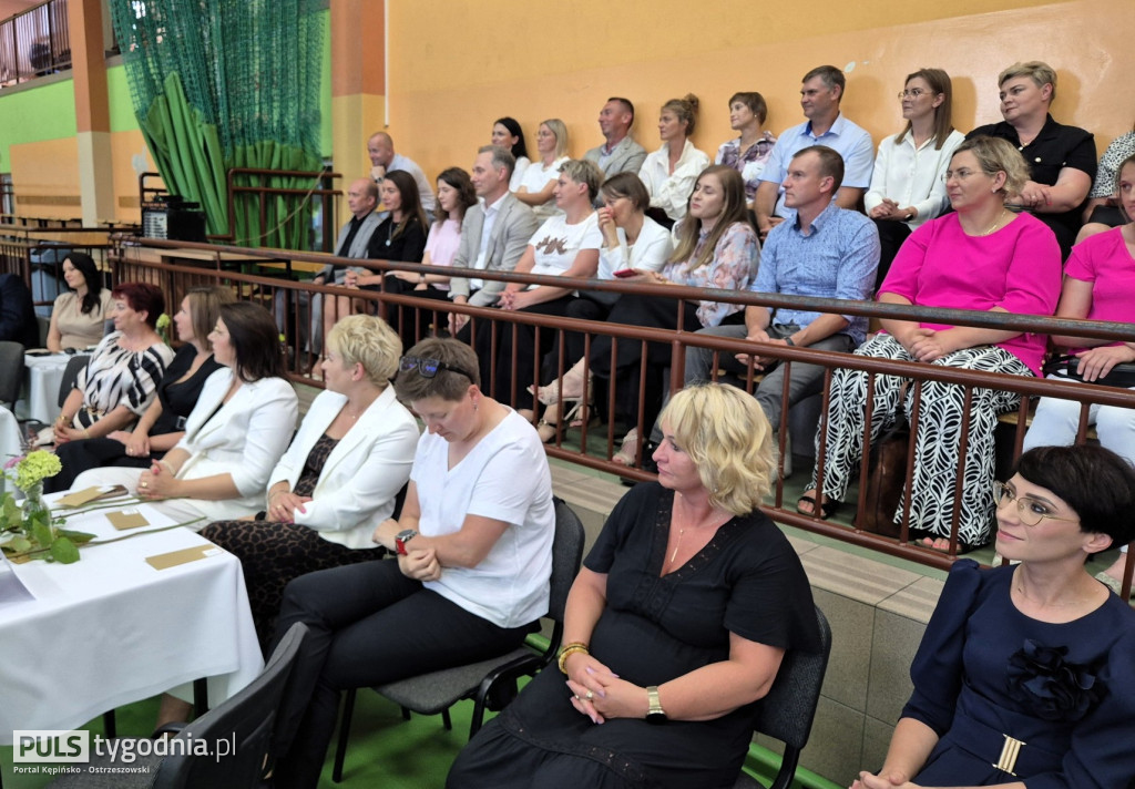 Pożegnanie absolwentów szkoły w Kraszewicach