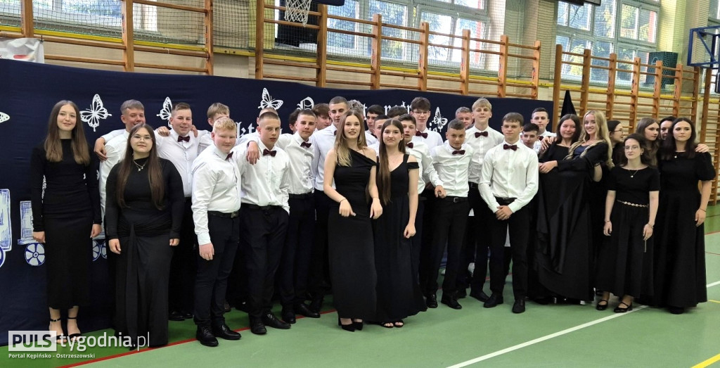 Pożegnanie absolwentów szkoły w Kraszewicach