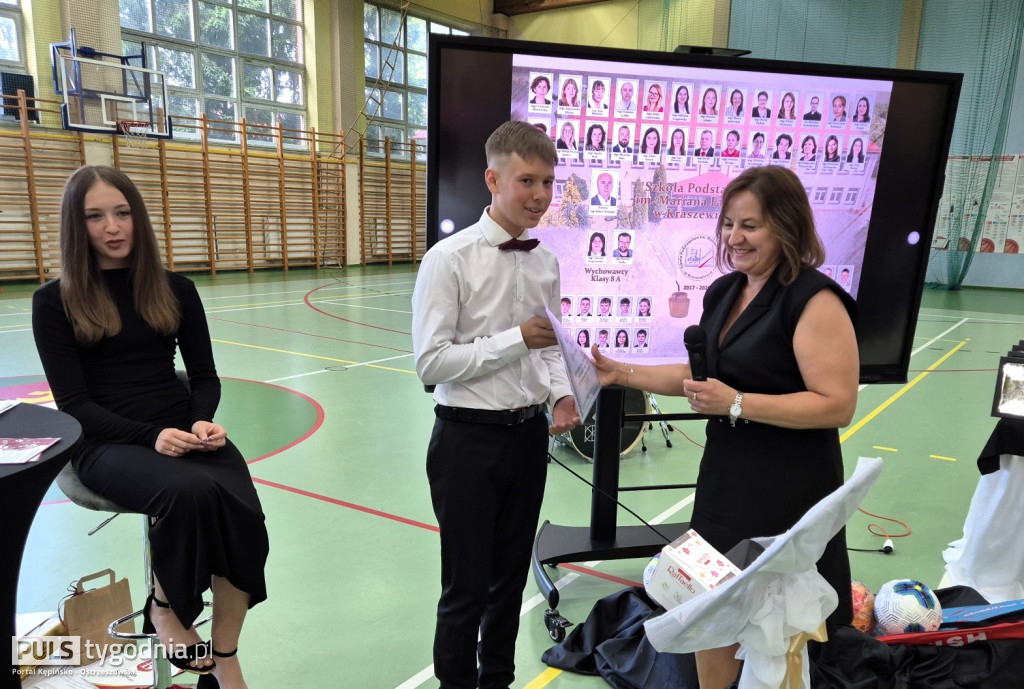 Pożegnanie absolwentów szkoły w Kraszewicach