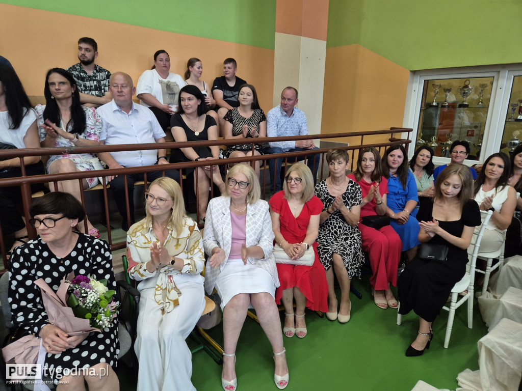 Pożegnanie absolwentów szkoły w Kraszewicach