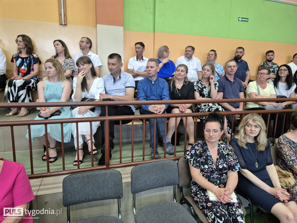 Pożegnanie absolwentów szkoły w Kraszewicach