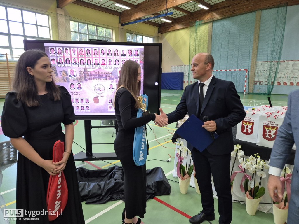 Pożegnanie absolwentów szkoły w Kraszewicach