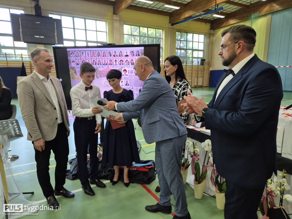 Pożegnanie absolwentów szkoły w Kraszewicach