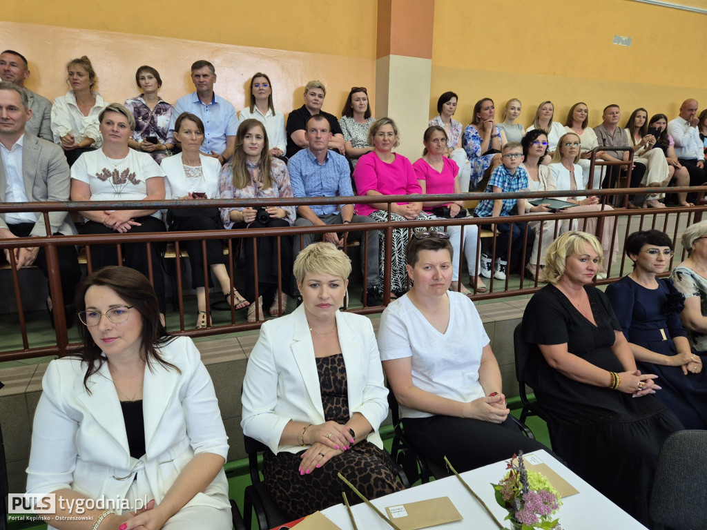 Pożegnanie absolwentów szkoły w Kraszewicach