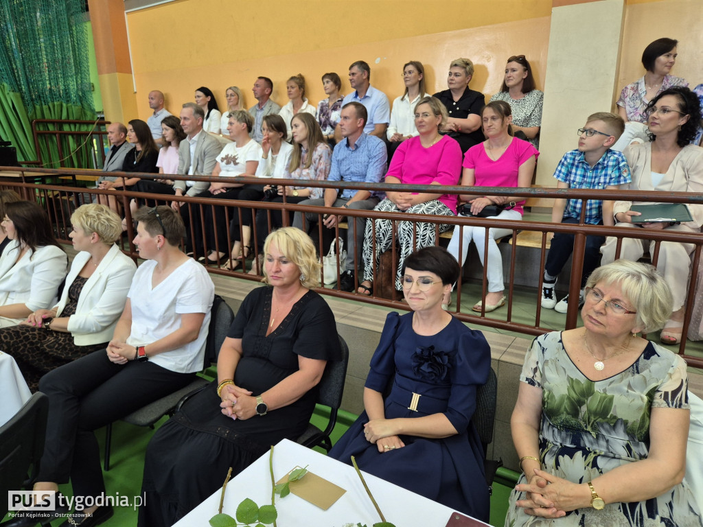 Pożegnanie absolwentów szkoły w Kraszewicach