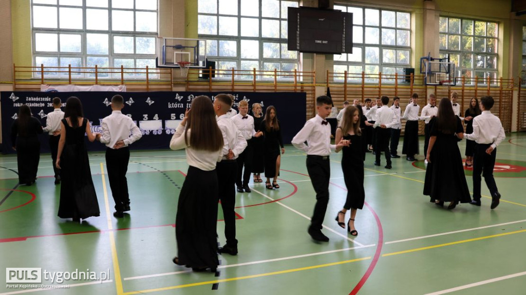 Pożegnanie absolwentów szkoły w Kraszewicach