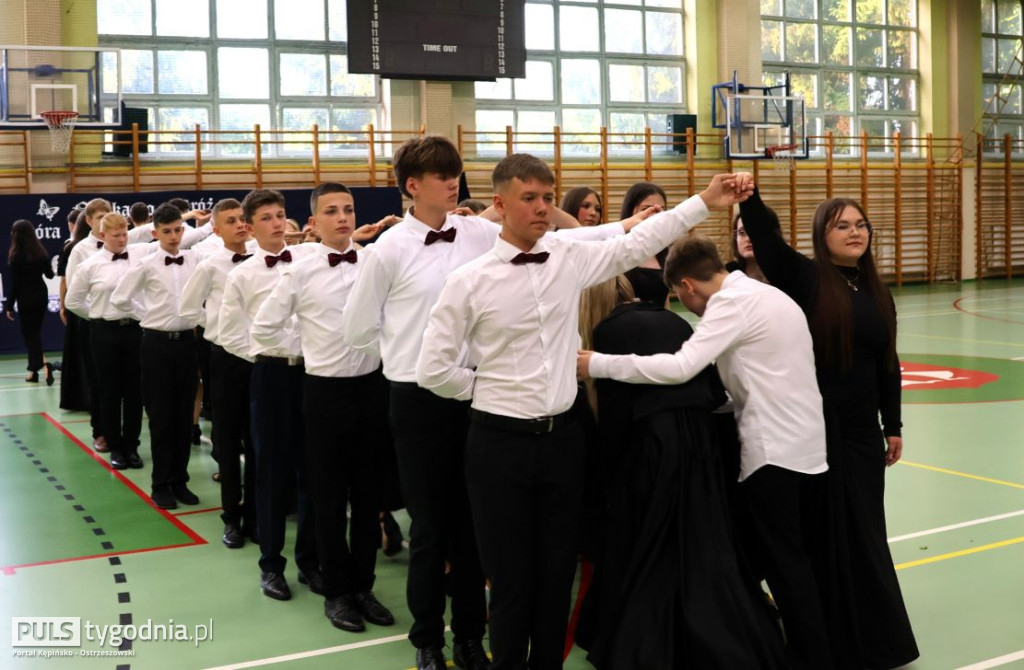 Pożegnanie absolwentów szkoły w Kraszewicach