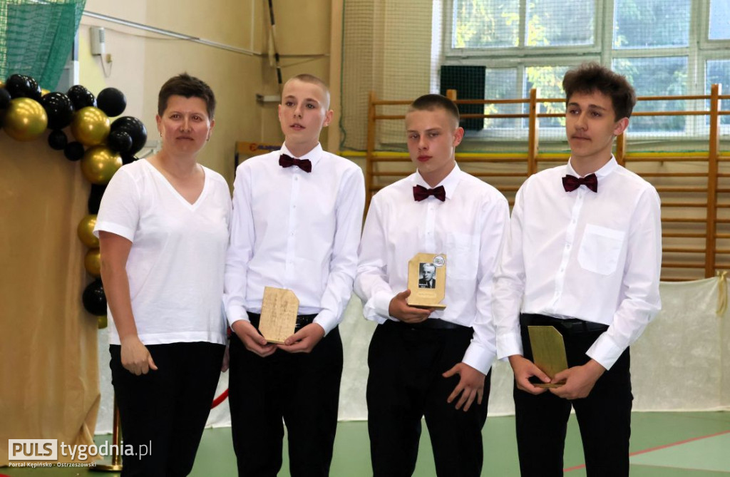 Pożegnanie absolwentów szkoły w Kraszewicach