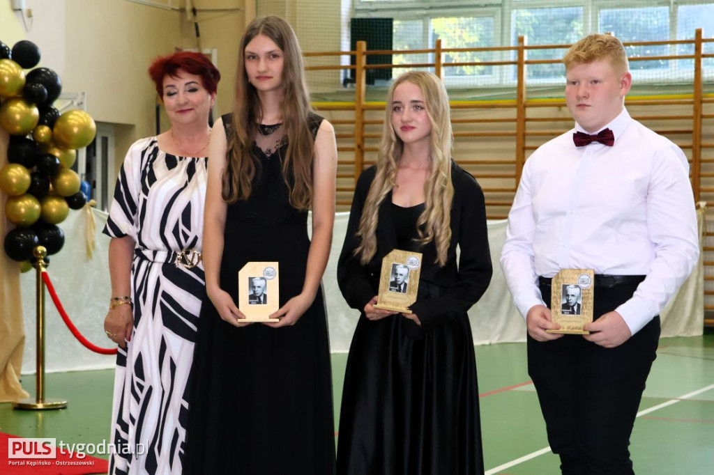 Pożegnanie absolwentów szkoły w Kraszewicach